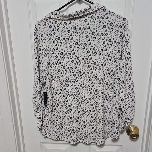 Elegant Animal Print Blouse - Picture 5 of 5